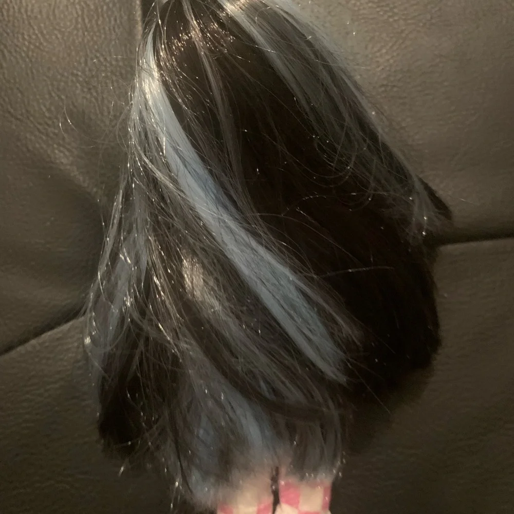 lol Omg Tween‎ 6 inches. In excellent condition. No box, no shoes or accessories